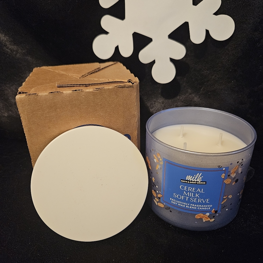 NWT Bath & Body Works Cereal Milk Soft Serve 3-wick Candle - Blue and White - Picture 2 of 4